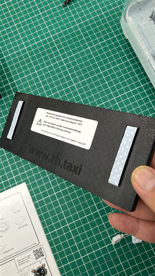 Rückseite des Tarifhalters mit Befestigung